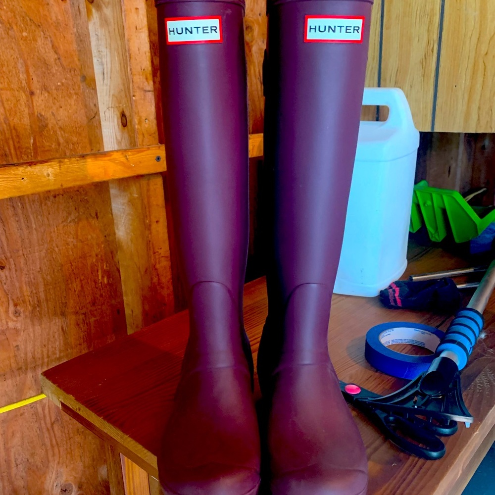 Excellent condition tall hunter rain boots!